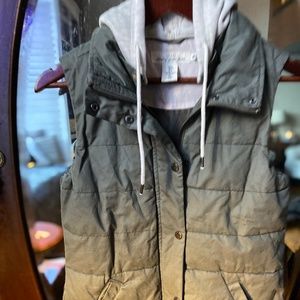HM Vest Green size small